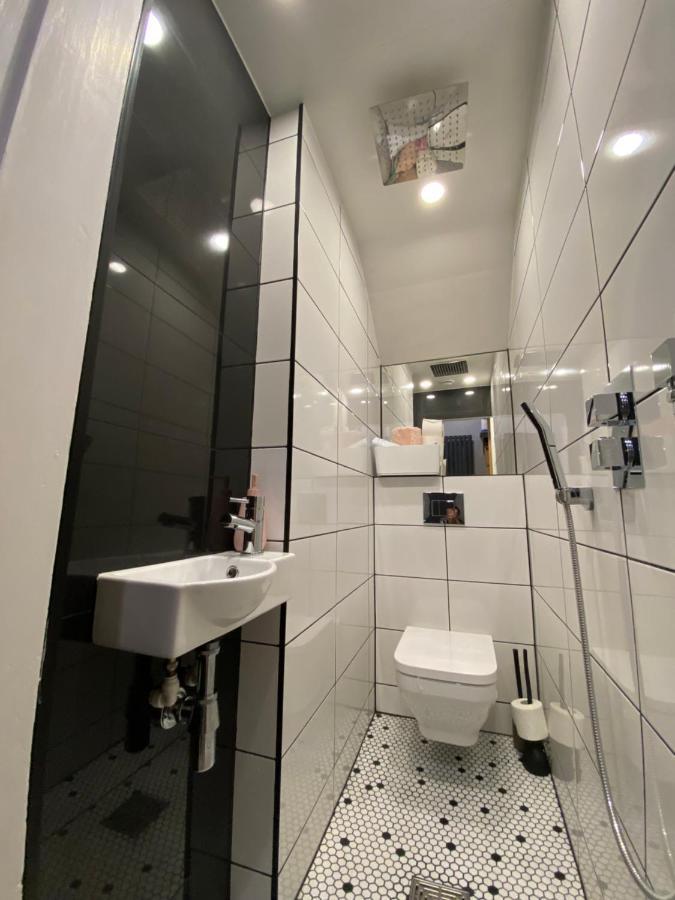 Lovely 3 Bed With Jacuzzi, Close To Airport, Driveway, Wifi Apartment Единбург Екстериор снимка